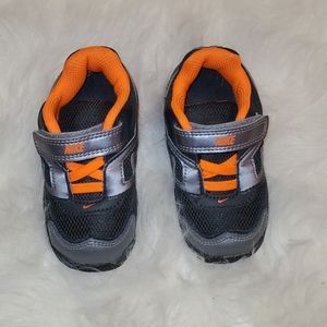 Nike REAX Small kid Size 6c Running Shoes